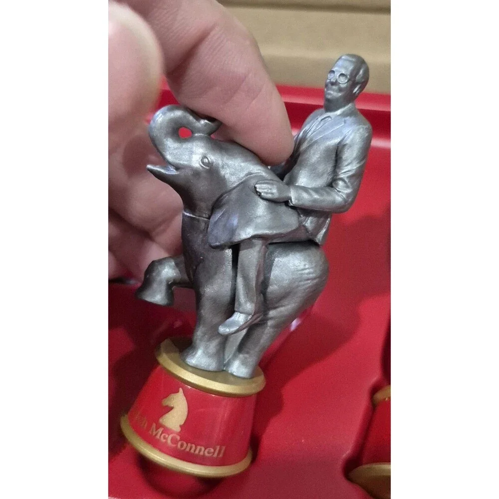 New BulbHead 2020 Battle For The White House Chess Set Republican Trump Pence